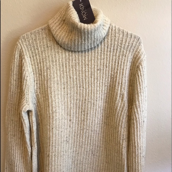 Beautiful NWT ribbed turtleneck sweater - Picture 1 of 2